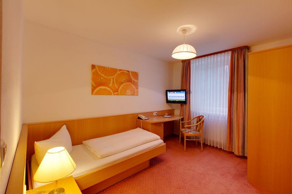 Hotel Pfaelzer Wald Bad Bergzabern Exterior photo