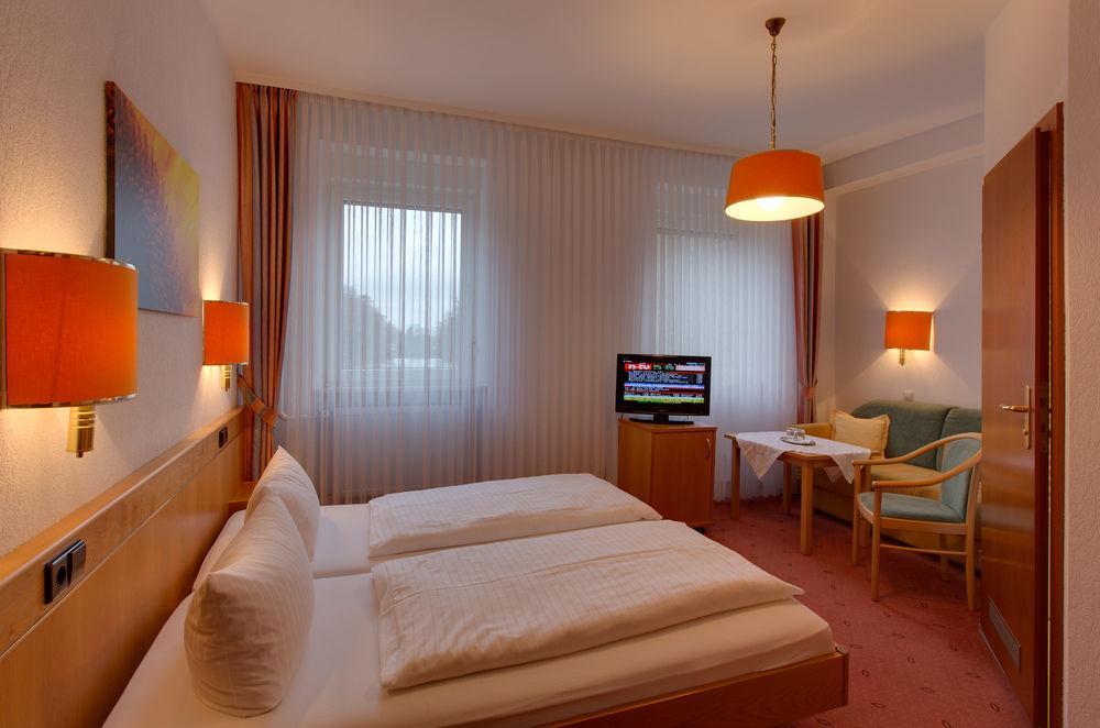 Hotel Pfaelzer Wald Bad Bergzabern Exterior photo